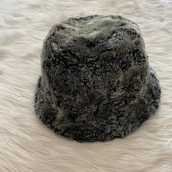 Vinatge Wilson’s Leather Gray Fur Faux Bucket Hat Y2K - Picture 6 of 9